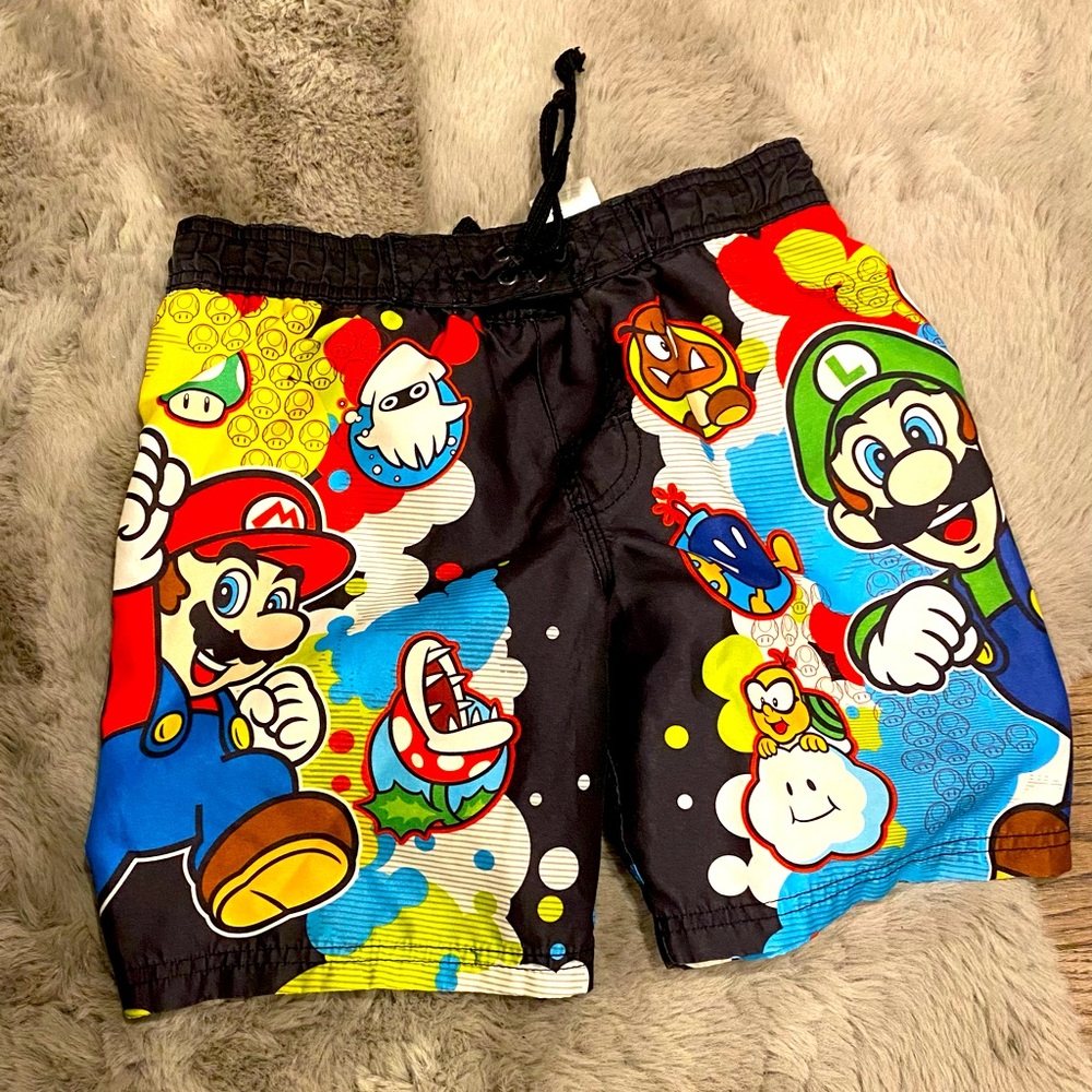 Super Mario boys Size 6 swim trunks with lining
